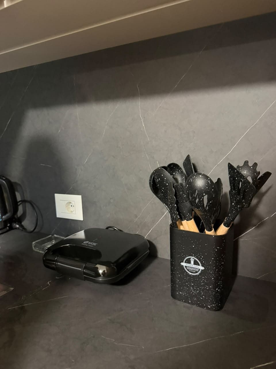 Kitchen utensils and small appliances